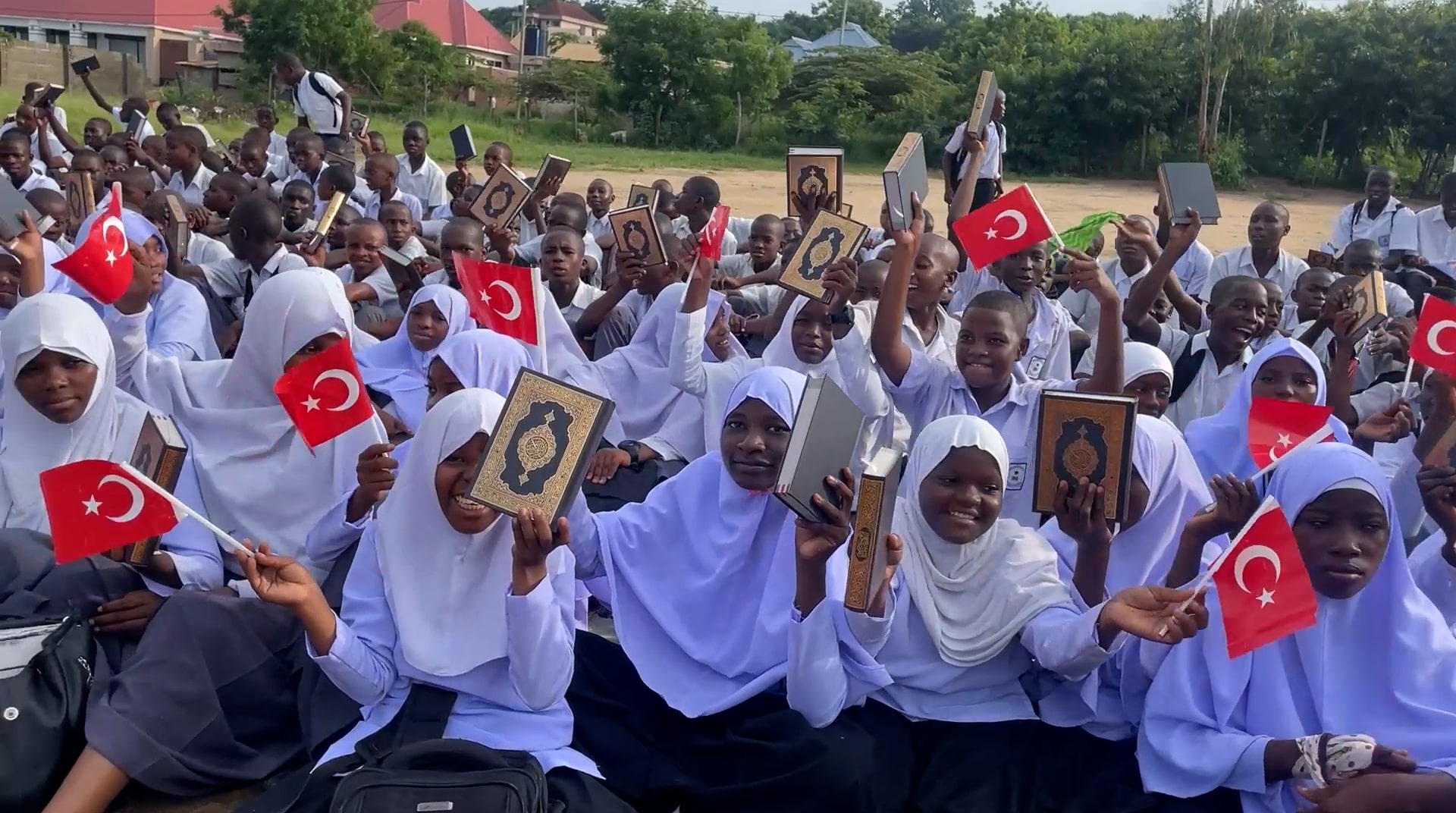 Berat Kandilinde Kuran-ı Kerim Hediyeleri Dağıttık